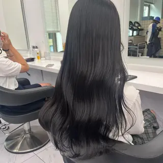 ロング 寒色＆ブリーチ特化 寒色MiOのヘアスタイル