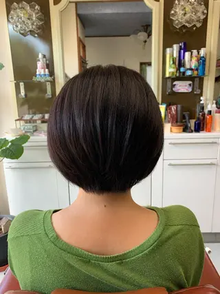 ショート カラー ストウ ナナエのヘアスタイル