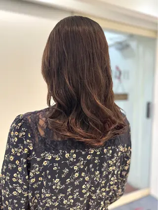 セミロング パーマ コテ巻き風パーマ/ キミシマカイトのヘアスタイル
