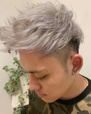 ショート カラー メンズ VEGA天神 ブリーチのヘアスタイル