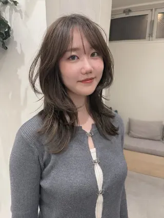 セミロング カラー 💛🤍U too e’s 鎌倉🧸のヘアスタイル