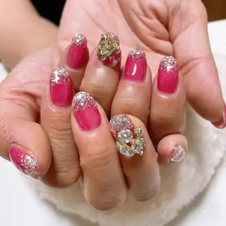 ネイル The Best Beauty受付担当のヘアスタイル