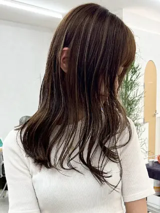カラー kino 優里のヘアスタイル