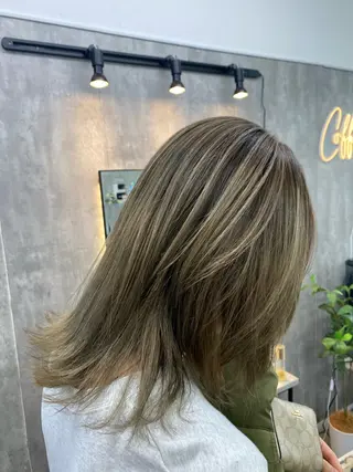 セミロング 1席のみの 美容室IKKIのヘアスタイル