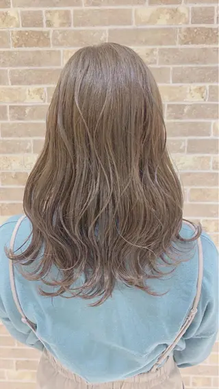 セミロング EARTH 越谷レイクタウン所属・岸波 明菜のヘアスタイル