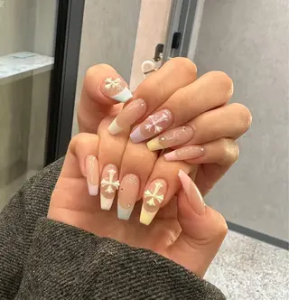 ネイル She nail studio 原宿店所属・emi 🩵美フォルムのネイルデザイン