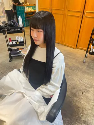 ロング カラー MIOベージュカラー 柔らかいカラーのヘアスタイル