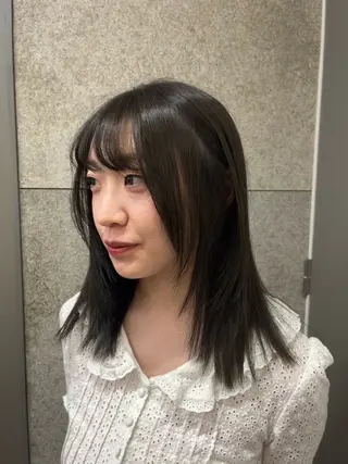 ミディアム riko／ SYS by fitのヘアスタイル