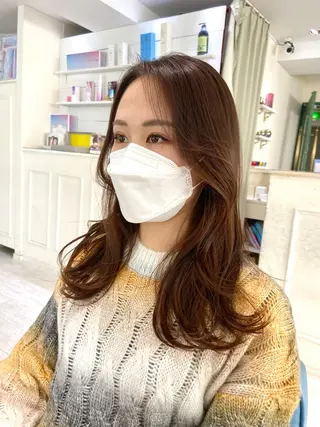 ロング AHNKISM所属・トレンドレイヤー/ 透明感カラーのヘアスタイル