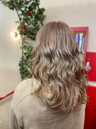 セミロング ゆぴ☾‪/推しカラー /ハイトーンのヘアスタイル