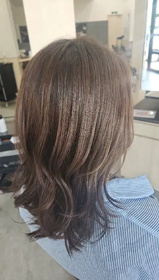 カラー セミロング 安達まい/ インナーカラー◎のヘアスタイル