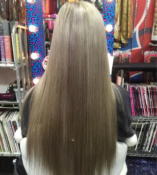 ロング カラー 今泉 周のヘアスタイル