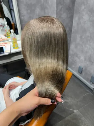 ミディアム カラー 色落ち可愛い艶ハイト ーン🧊AZUKIのヘアスタイル