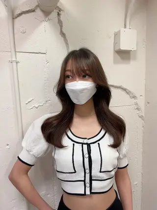 セミロング 韓国ヘア レイヤーカットのヘアスタイル