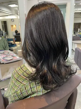 セミロング カラー 平 ちひろのヘアスタイル
