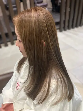 カラー 山田 みかのヘアスタイル