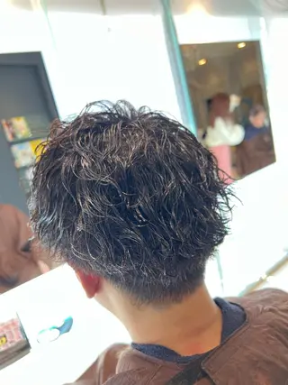 メンズ メンズパーマ特化サロンLond LOGAN所属・SEIYA メンズパーマ職人のヘアスタイル