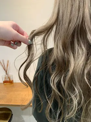 ロング カラー ハイトーン/レイヤー 💜Akaneのヘアスタイル