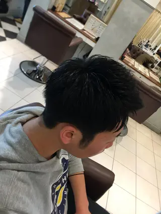 ショート メンズ ブリーチカラー🌈 嘉名 真樹のヘアスタイル