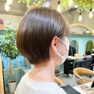 ショート カラー 小泉 葵のヘアスタイル