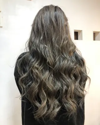 ロング カラー REVE所属・TAKU 美容師のヘアスタイル