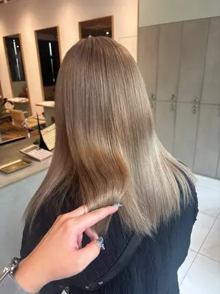 セミロング カラー ️🩵RINKA/ ハイトーンカラー🩵のヘアスタイル