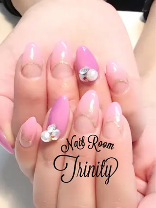 ネイル Trinity ネイリストスタッフのネイルデザイン