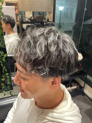 カラー パーマ メンズ メンズヘア&眉毛整形 タナカフジの眉毛・アイブロウイメージ
