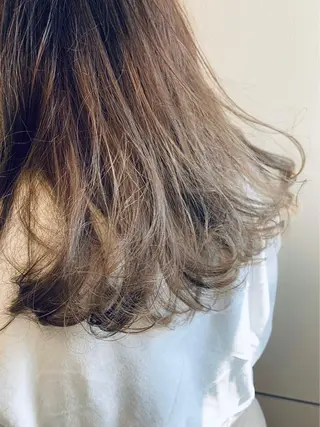 カラー 小林 由里香のヘアスタイル