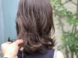 ミディアム カラー Lond enikaのヘアスタイル
