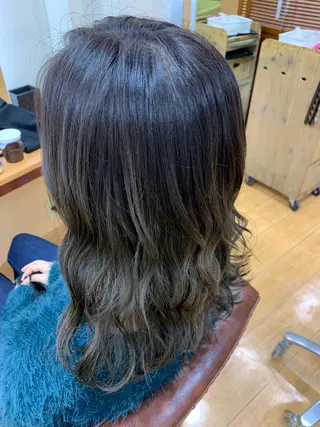 セミロング 丸山 亜加理のヘアスタイル
