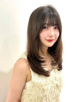 ミディアム PULSE yokohama所属・レイヤー |オリーブ |ヘーゼルベージュのヘアスタイル