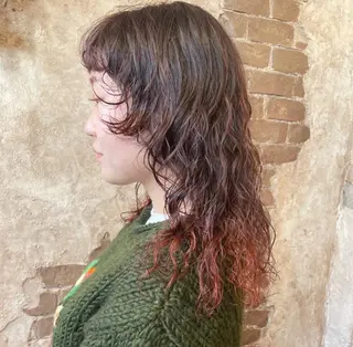 セミロング カラー ブリーチ、パーマ 西部笑のヘアスタイル