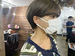 ショート 艶カラー🫧 MOMOYOのヘアスタイル