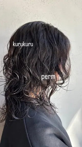 セミロング カラー パーマ 🍓ハイトーンカラー 🎀nene🍓のヘアスタイル