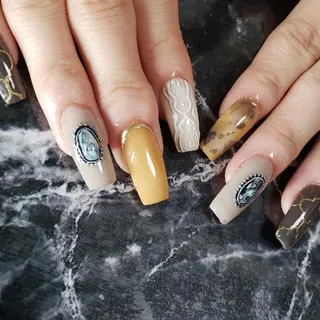 ミディアム ネイル クロキ 。のネイルデザイン