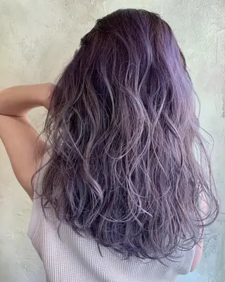 カラー セミロング N° aria 三軒茶屋のヘアスタイル