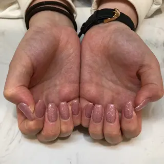 ネイル Raviy  新宿店所属・わたなべ あやかのネイルデザイン