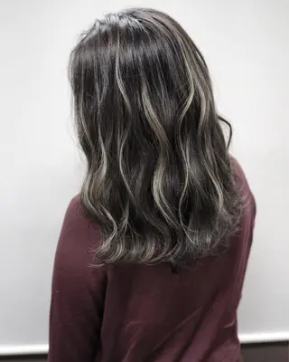 セミロング カラー メンズハイトーン メンズバレイヤージュのヘアスタイル