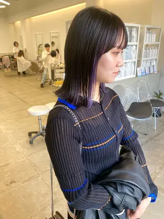 ミディアム カラー 亀井 里奈のヘアスタイル