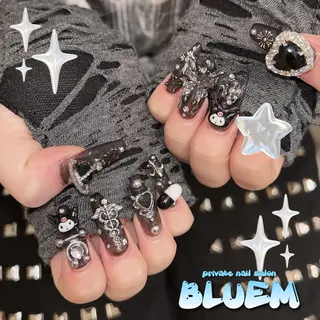 ネイル BLUEM なな🐶のネイルデザイン