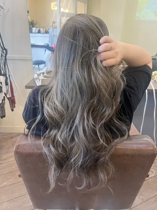 ロング カラー 鶴見 和美のヘアスタイル