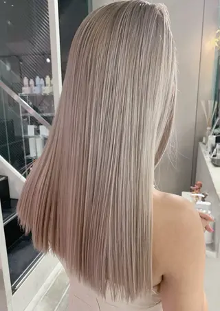 セミロング カラー CHERIEブリーチ ダブルカラー 天神のヘアスタイル