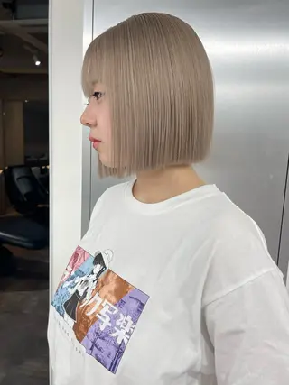 ショート カラー 宮崎　達也 ミルクティーベージュのヘアスタイル