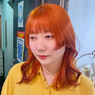 セミロング カラー 梅田ハイトーン チダ ヒナノのヘアスタイル