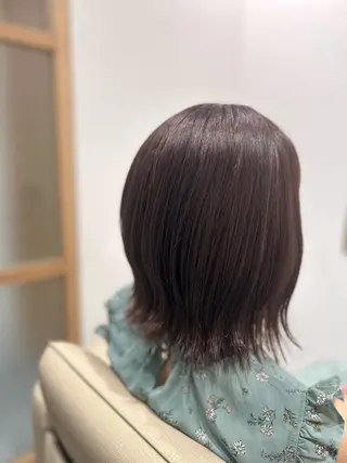 セミロング カラー 岡田 愛理のヘアスタイル