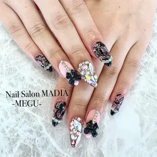 ネイル MADIA藤沢所属・MADIA MEGUのネイルデザイン