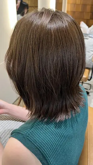 ミディアム カラー 中野渡 真利那のヘアスタイル