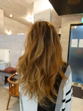 ロング カラー 浅野  勇貴のヘアスタイル