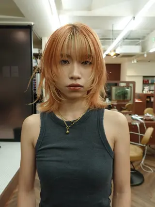 ミディアム カラー ニュアンスレイヤー ハイトーンカラーのヘアスタイル